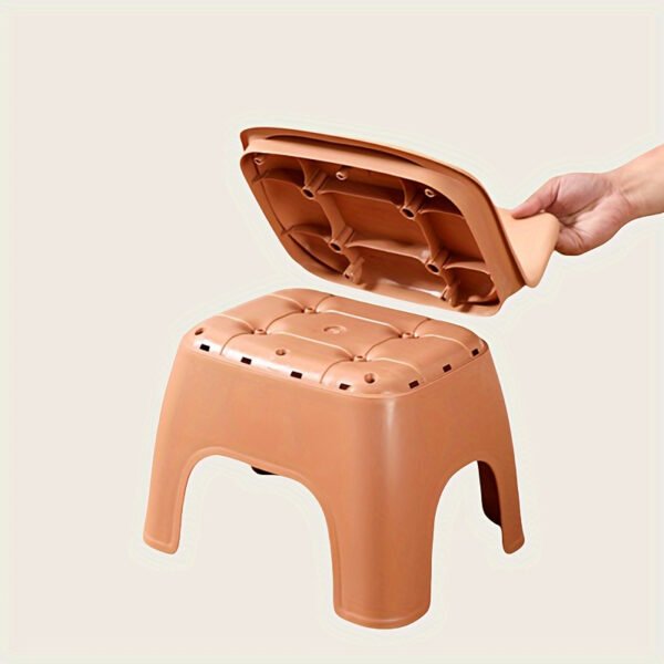 1719883821233-3ee5e409a8214d59b45d0aba0f4f7180-goods.jpeg A Round Plastic Stool Random colour