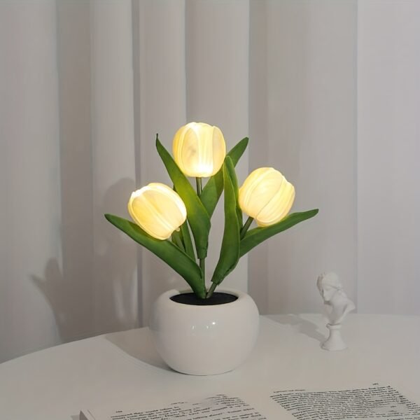 Tulip Flower LED Table Lamp – Decorative Bedside Ambient Light random colour