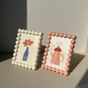 6-inch Cute Beaded Edge Plastic Photo Frame random colour